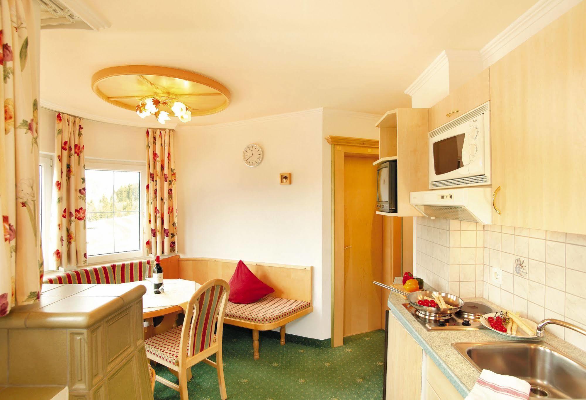 Apparthotel Talhof, Restaurant, Pool Und Spa Oberau Eksteriør billede